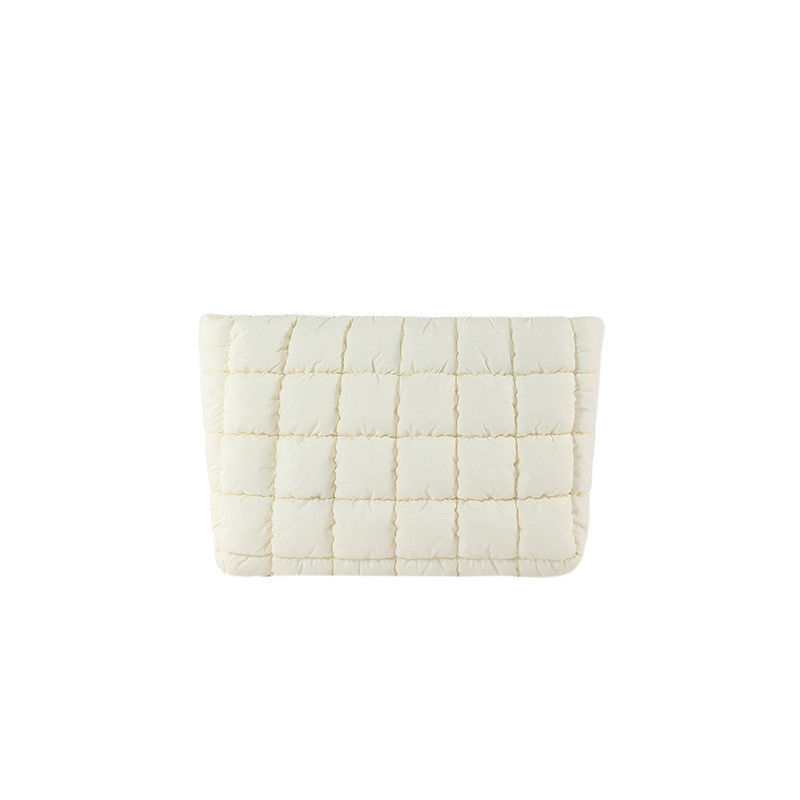 Bolso de plumas cuadradas de revestimiento de poliéster 2024 Tendencia Bolso de embrague de color puro para mujeres de moda