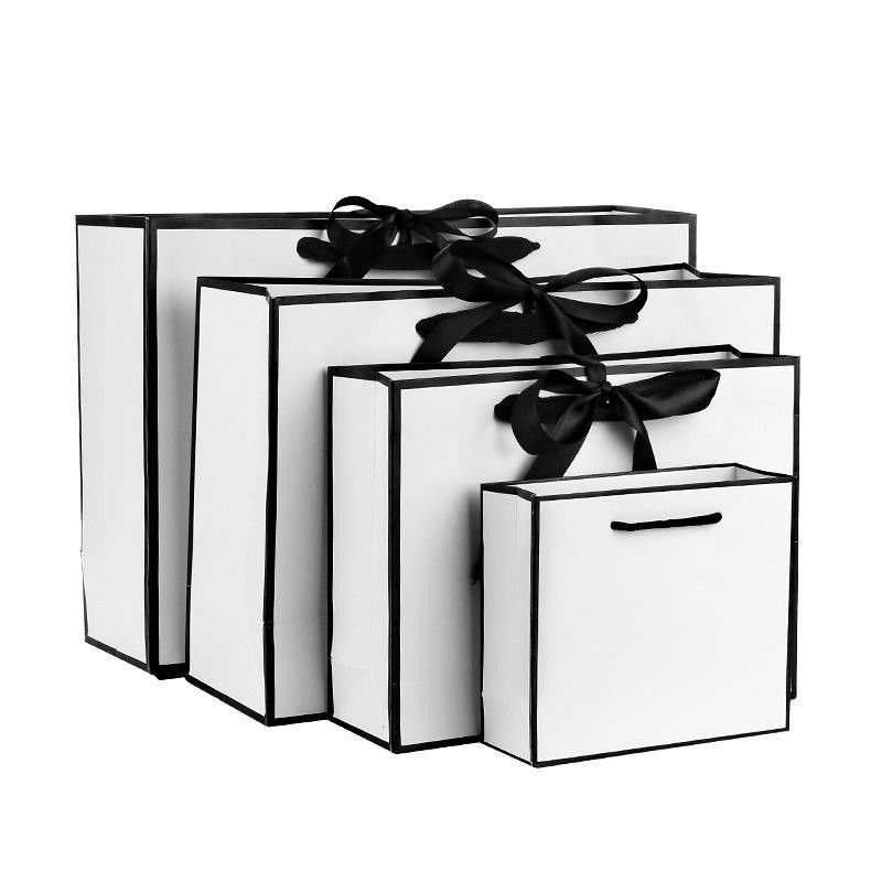 Bolso de papel negro para regalo personalizado